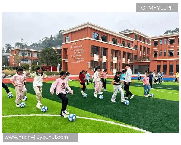 教育部推动足球特色学校建设助力青少年全面发展与健康成长 教育部推动足球特色学校建设助力青少年全面发展与健康成长