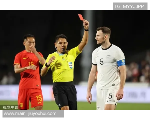 足球比赛中哪些情况会导致出示红牌的详细解析与实例分析