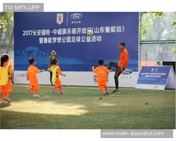 追寻足球之荣耀的梦想与坚持，谱写无悔青春的华丽篇章